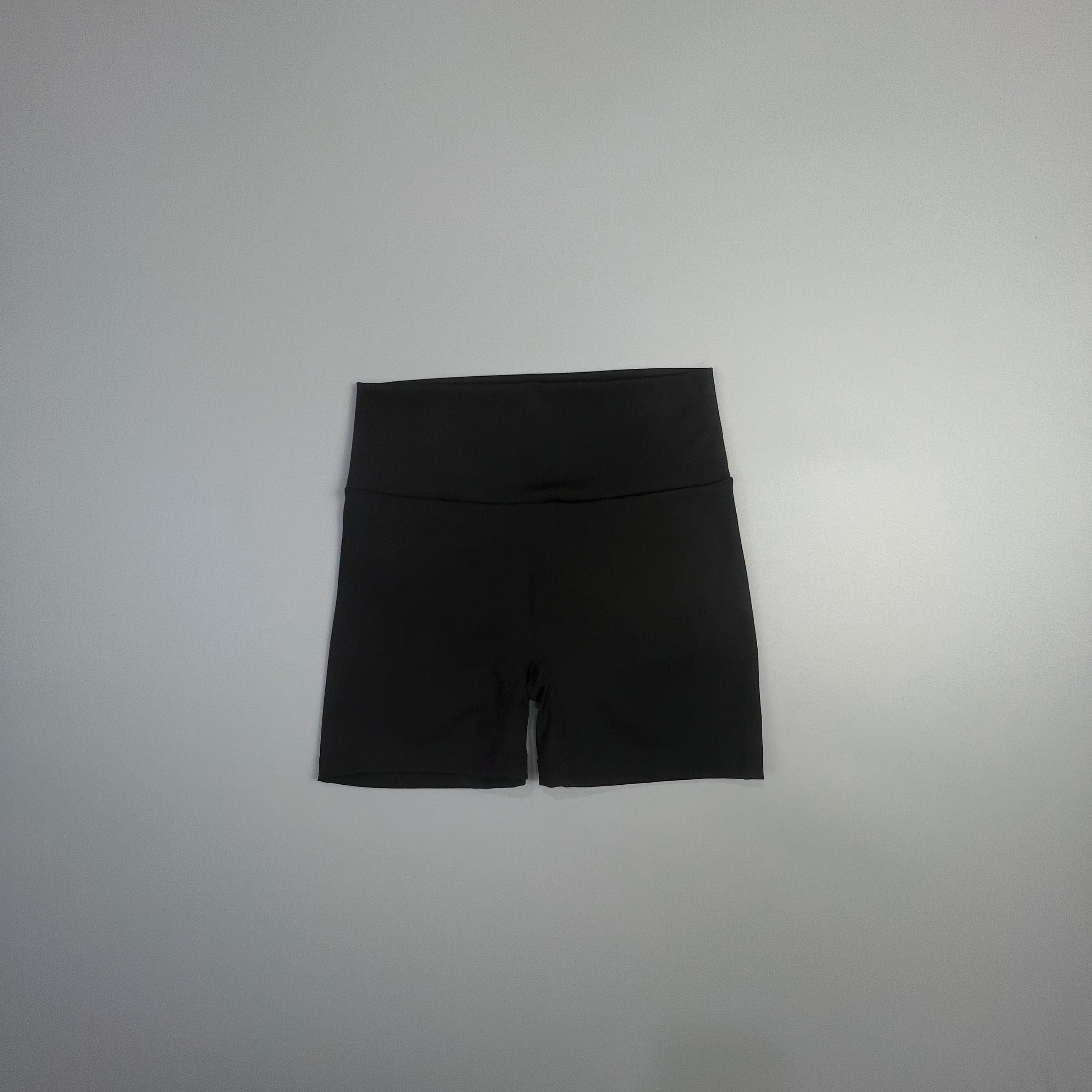 Fitness Shorts – Tyyliä ja Käytännöllisyyttä Kesätreeniin