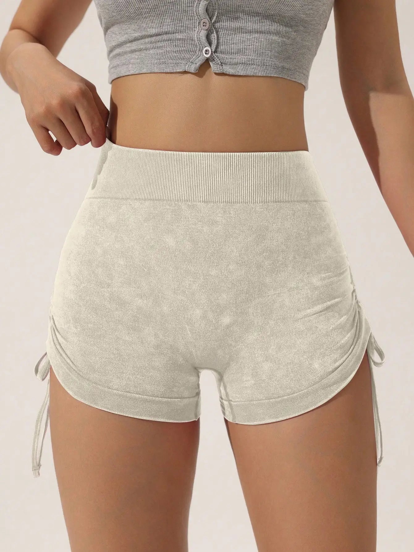 treenishortsit säädettävillä sivunyöreillä