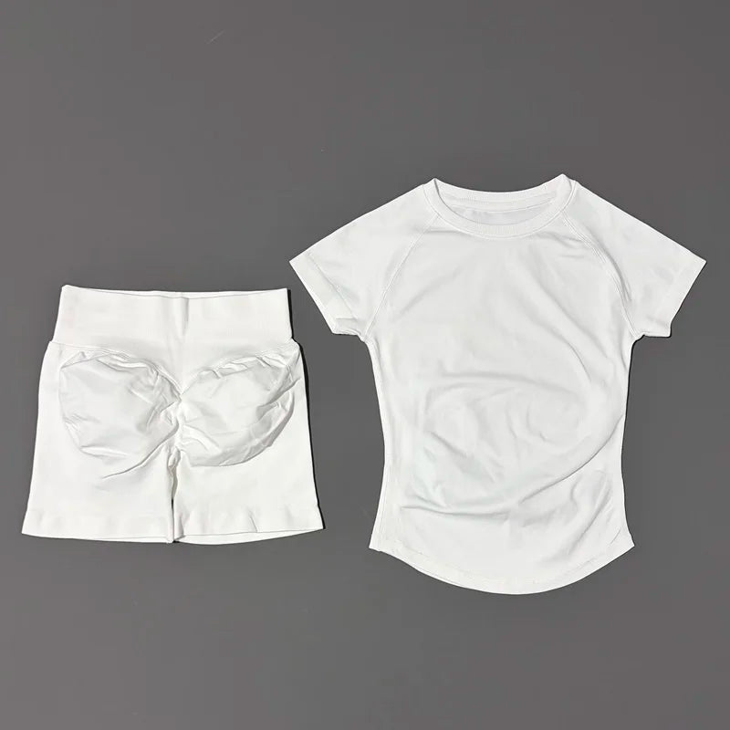 Saumaton "Impact" urheiluasu lyhyillä trikoilla