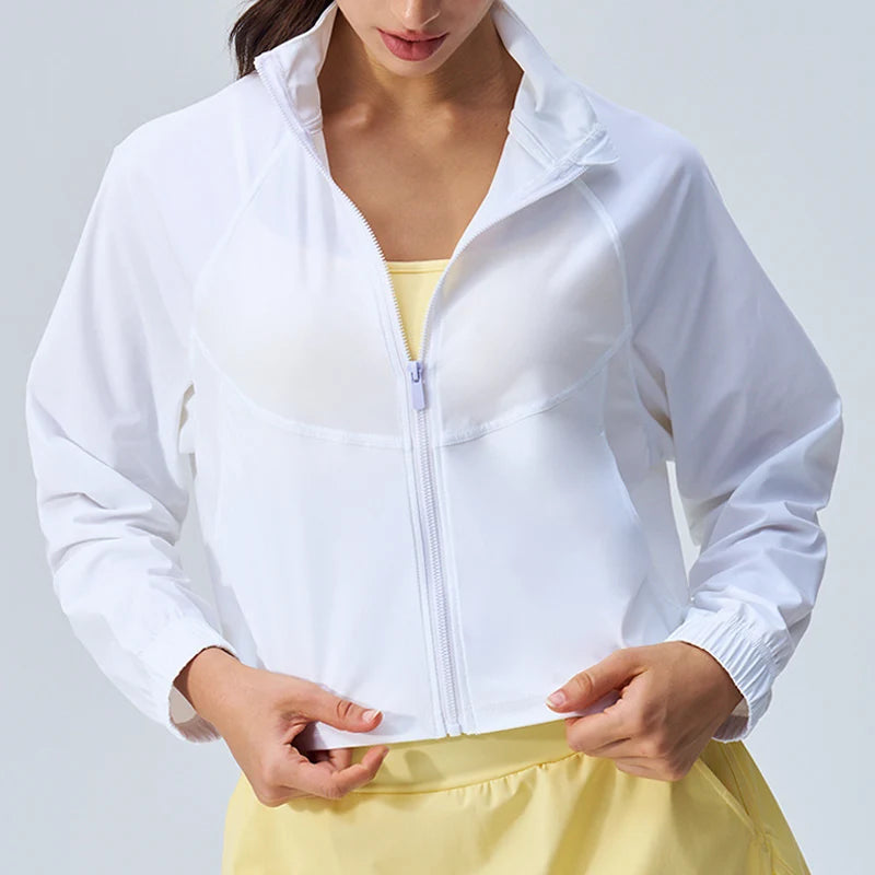 Kevyt ja lyhyt vetoketjullinen juoksutakki