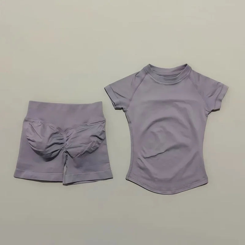 Saumaton "Impact" urheiluasu lyhyillä trikoilla