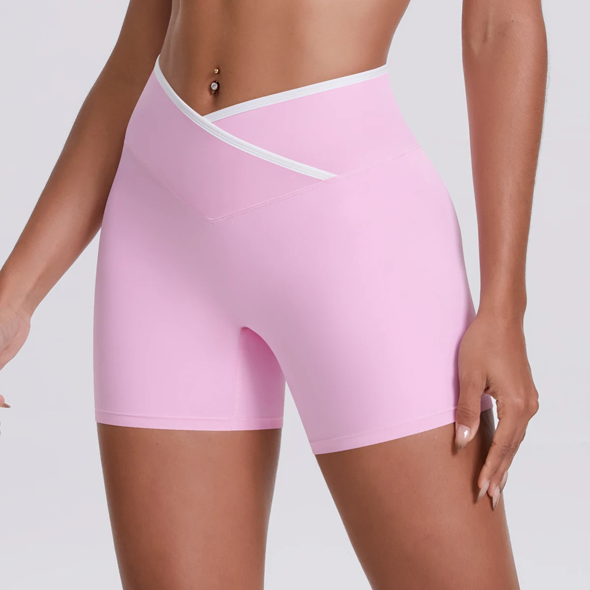 V-vyötäröiset korkeavyötäröiset urheilushortsit