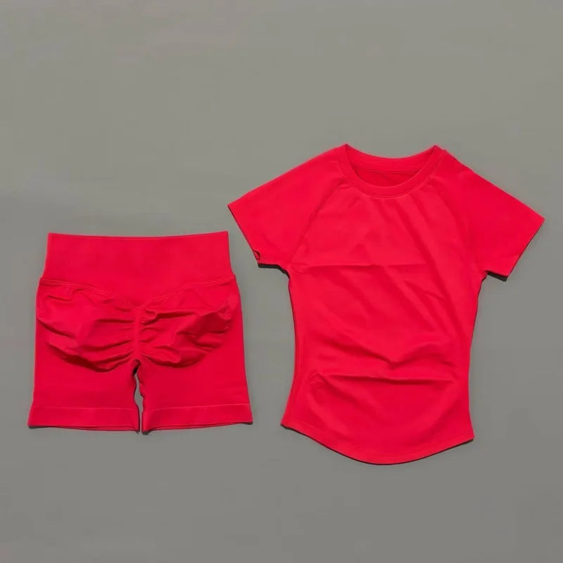 Saumaton "Impact" urheiluasu lyhyillä trikoilla