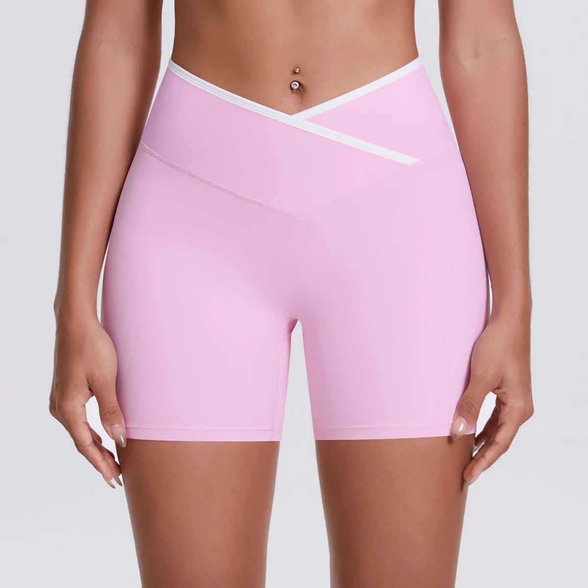 V-vyötäröiset korkeavyötäröiset urheilushortsit