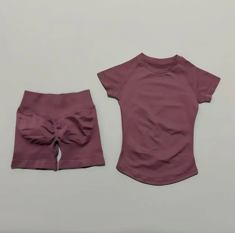 Saumaton "Impact" urheiluasu lyhyillä trikoilla