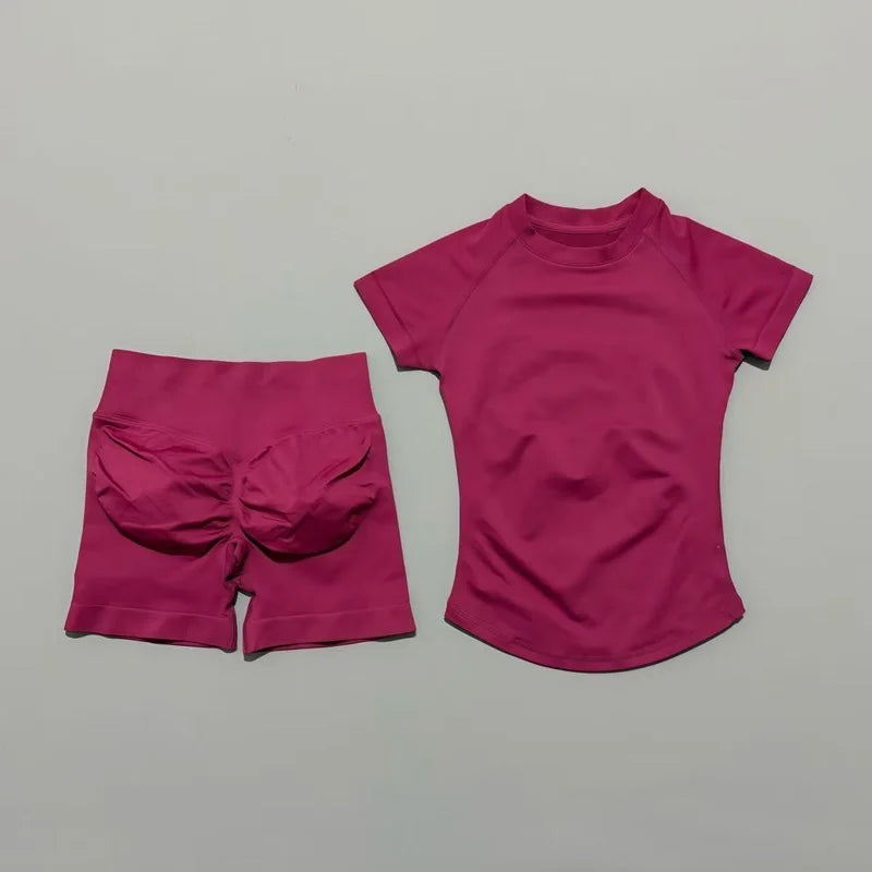 Saumaton "Impact" urheiluasu lyhyillä trikoilla