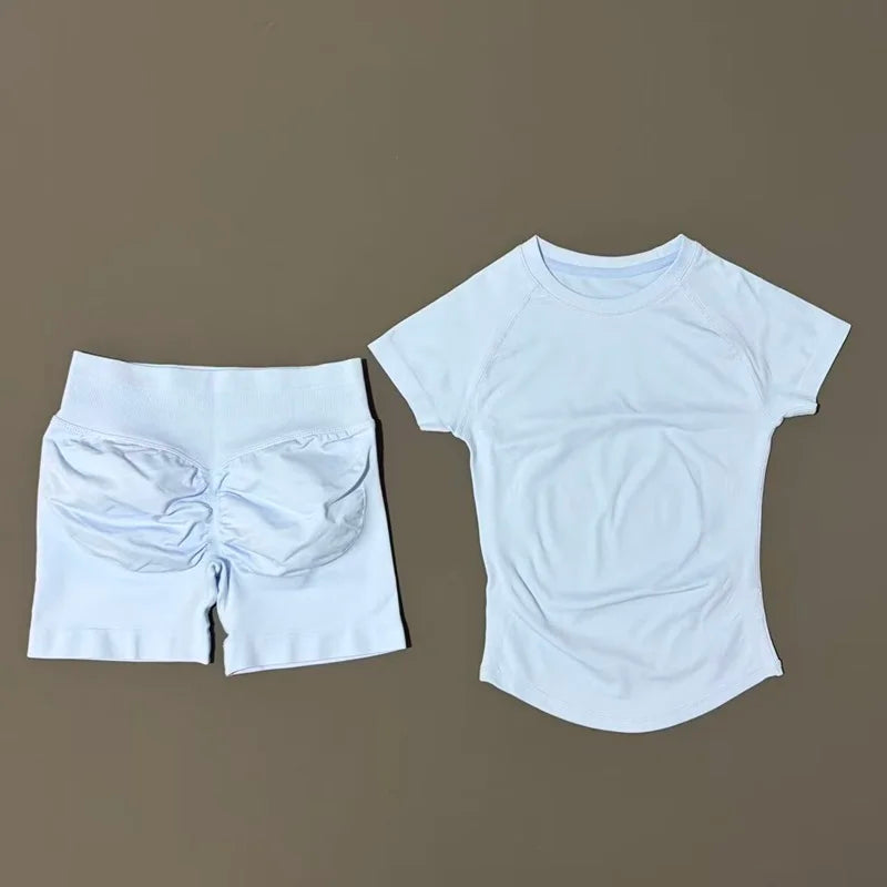 Saumaton "Impact" urheiluasu lyhyillä trikoilla