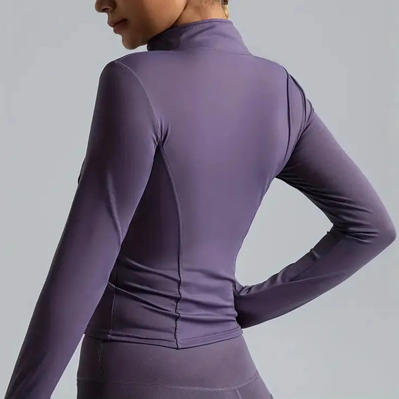 Vartaloa myötäilevä urheilutakki peukaloaukoilla- Hengittävä ja joustava